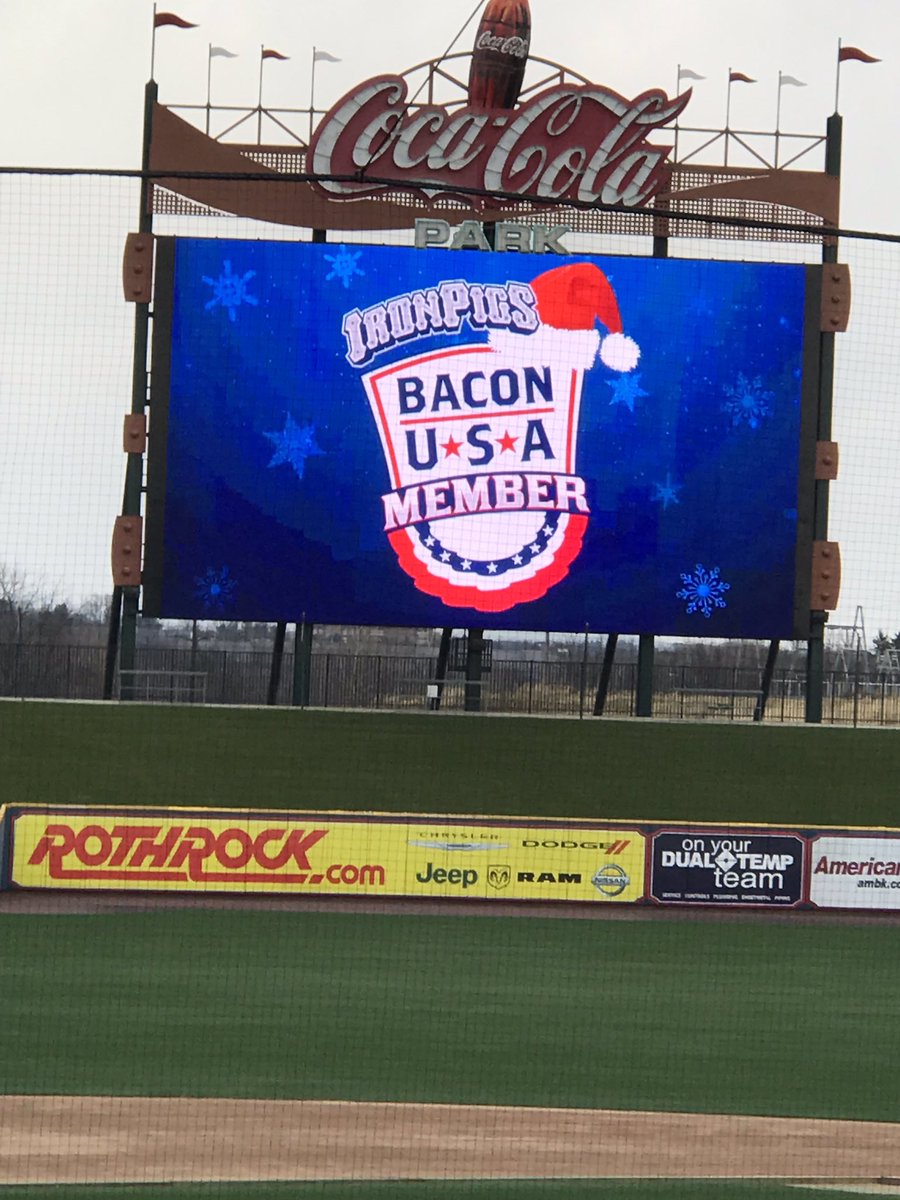 PigsMemberships's tweet photo. Bacon USA Member Holiday Party is underway! https://t.co/ocb3oAjUxt