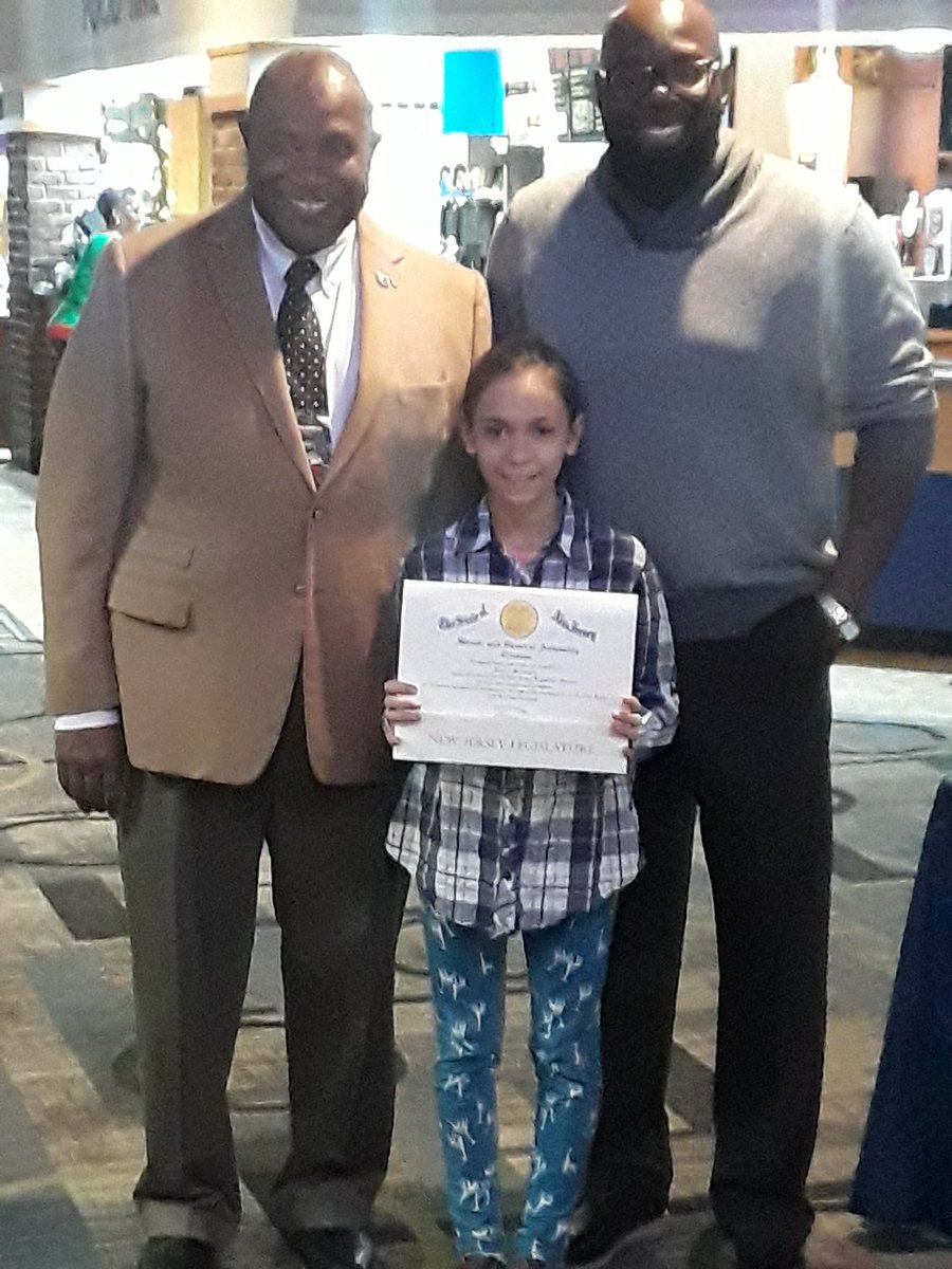 MTL_LMPrincipal's tweet photo. Larchmont School's Jump Into Reading Contest winners were celebrated at Bowling Party today!
#LearningGrowingWorking2gether
#JumpIntoReading https://t.co/0I9Z1fTxB8