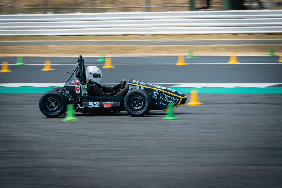 UGRacing_fsae's tweet image. We're sharing some of our favourite #FS2018 shots for today's #25daysofUGR! All these snaps were taken by @Alignracing's @krismsAR F 👏👏 #UGR