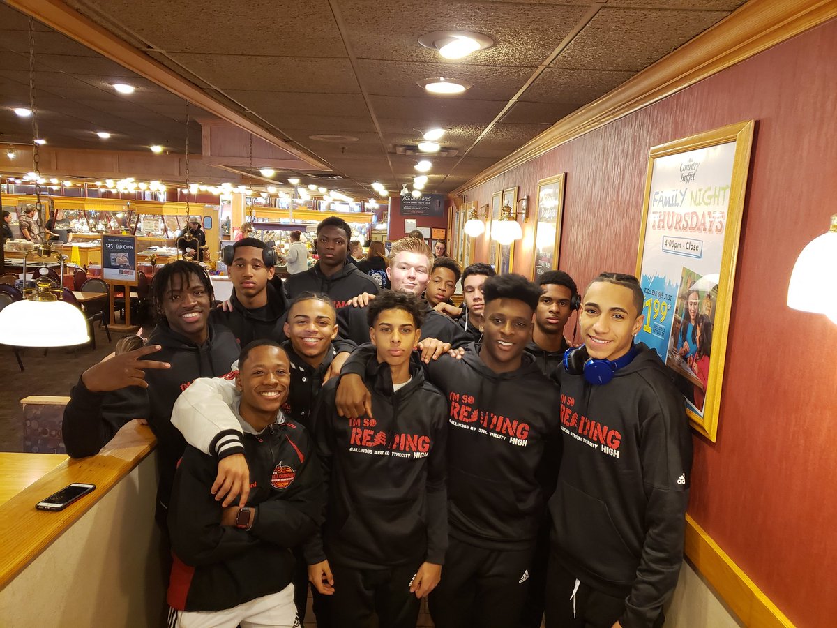 CoachRickPerez's tweet photo. Thank you to @EricWise09 and Will Wilson for this years fits! #ALLIN365 #ProtectTheCity #3StripeLife #ImSoReading https://t.co/8GbYl4LOkD