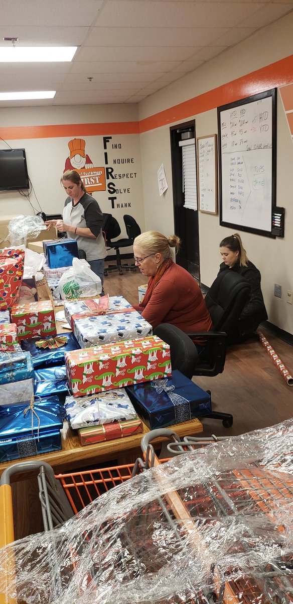 jenniemendelzon's tweet image. 6587 &quot;Elf Committee&quot; wrapping the last of the gifts for our employee Christmas party.  #BOOM #tcoop @JarrodFarmer4 @FarberGary @kimbrough_mk