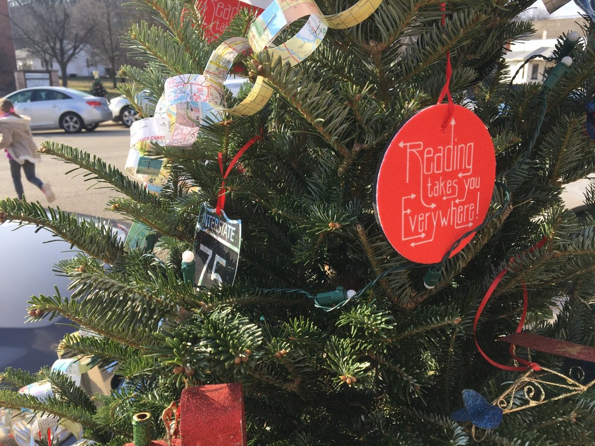 815life's tweet photo. There is a tree decorating contest going on at the Tiskilwa Country Christmas event this afternoon! https://t.co/QALT2SyrkO