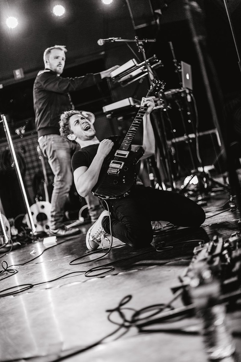 shiffleymusic's tweet image. Wondering what song Alex is singing 🎤 here? Give us your best guess! 

#namethattune #prsguitars #samsontech #zara #livemusic #indie #indiepop #alternative #converse