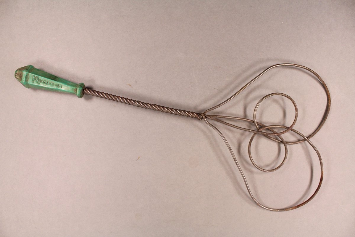 womenslibrary's tweet image. Object 20

Kleeneze Carpet Beater.

We want to know: do you have any memories, emotions or stories you can share in response to this object?

#DecodingInequality