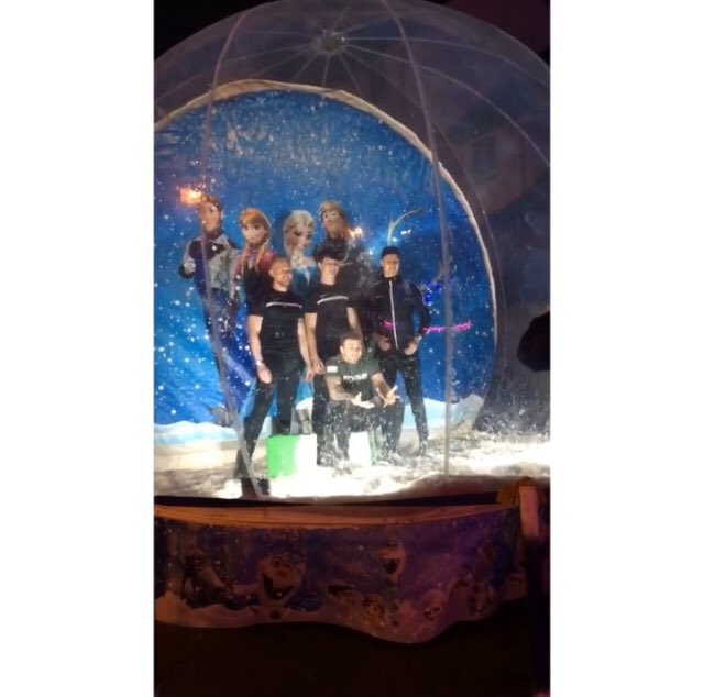 rhos_events's tweet photo. Follow us on Instagram for more snaps of the day on or stories 😊 IG: rhosonseaevents 

@BayofColwyn @ColwynBID 

#christmasfayre #doneanddusted #rhosonsea #snowglobe  #family #fun #frozen #disney #shoplocal #supportlocalbusinesses #towncouncil #colwynbay #colwynbid #shoprhos https://t.co/FiBgOomxA6