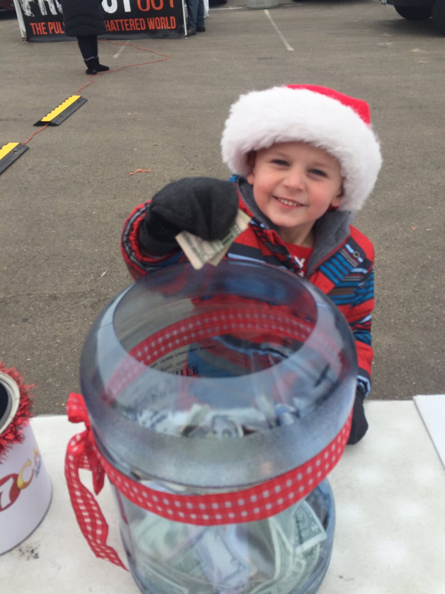 DougPetcash's tweet photo. Ollie Lindemood dropped some cash in the can for #7Cares Idaho Shares! Thanks Ollie! https://t.co/X8WpnUuyD4