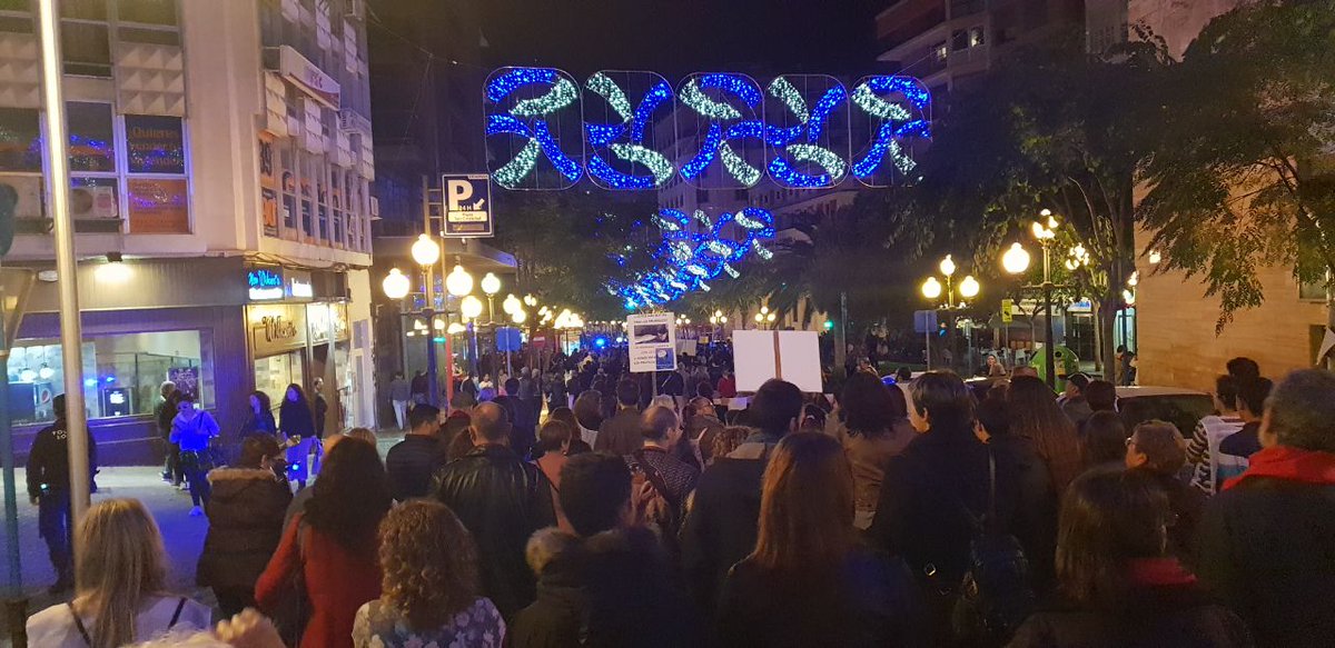 vanessaralgaba's tweet photo. Nueve gatitos asesinados de la manera más macabra.
Hoy Alicante sale a la calle a decir #BastaYaDeMaltratoAnimal. 
Una alegría ver que tanta gente ha asistido a la manifestación de hoy. https://t.co/ThIpNGV8Cf