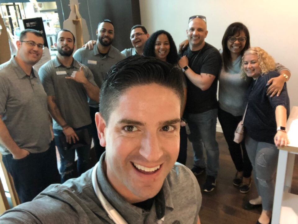 Everyone is visiting today! Thank you Eddie for stopping by and showing us love! 💖 
#KevinFloorgenerals 
#LifeatAtt 
<a href="/One_FLA/">OneFLA</a> 
@BestoftheWestFL 
<a href="/MilagrosMontout/">Milagros Montoute</a>