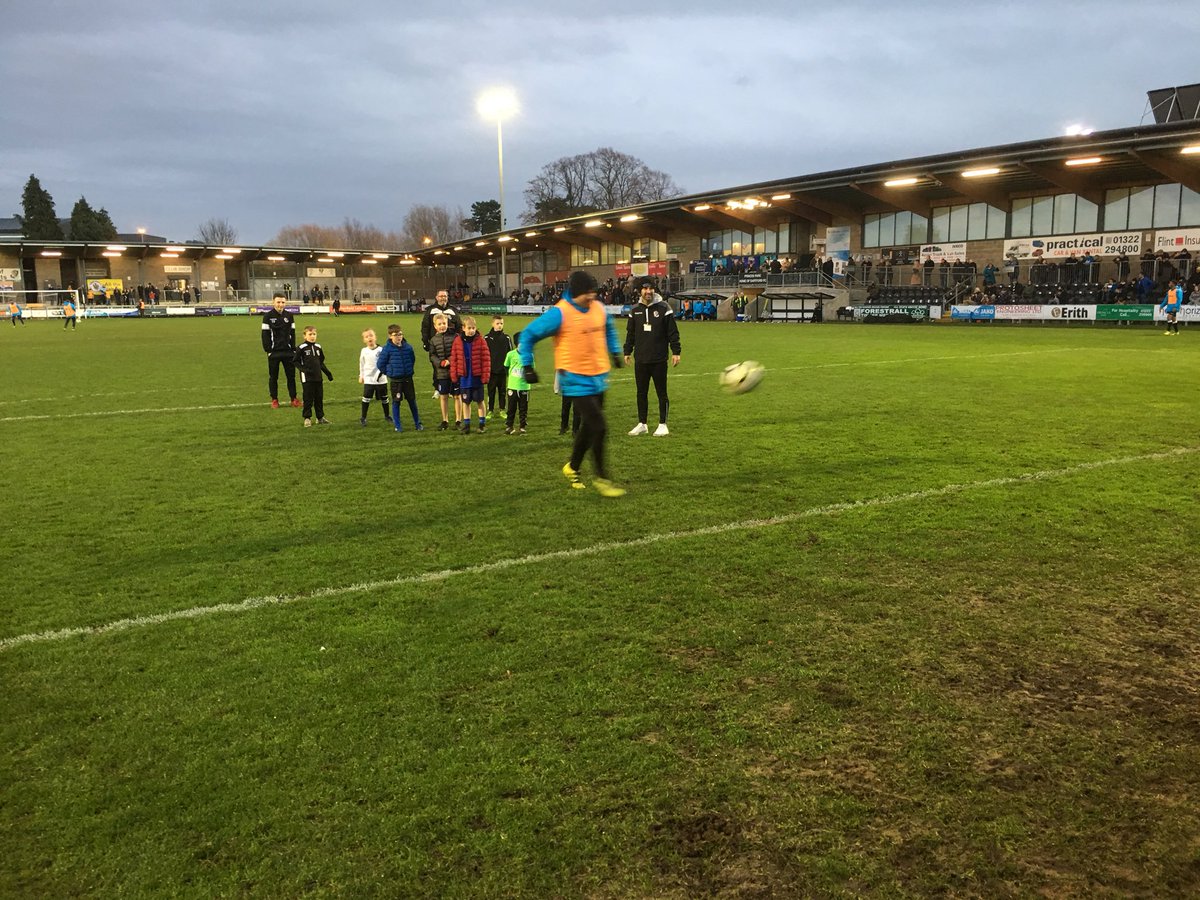 dartfordfccom's tweet photo. Half Time penalty shoot out at today’s match, the penalty takers were joined by @dartfordfc players @_TaylorFisher_ @EBradbrook10 &amp; @Hayzie_7r https://t.co/7PwQjws1w5
