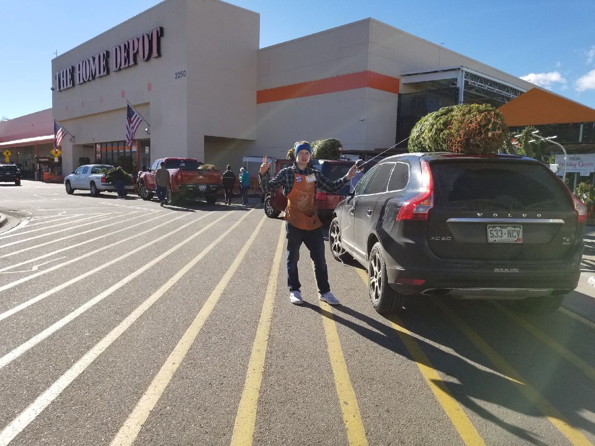 1518 making the holidays happen!!! Got them lined up for their trees!! <a href="/PabstBen/">Ben Pabst</a> <a href="/AndyDHRM/">Andy Martin</a>