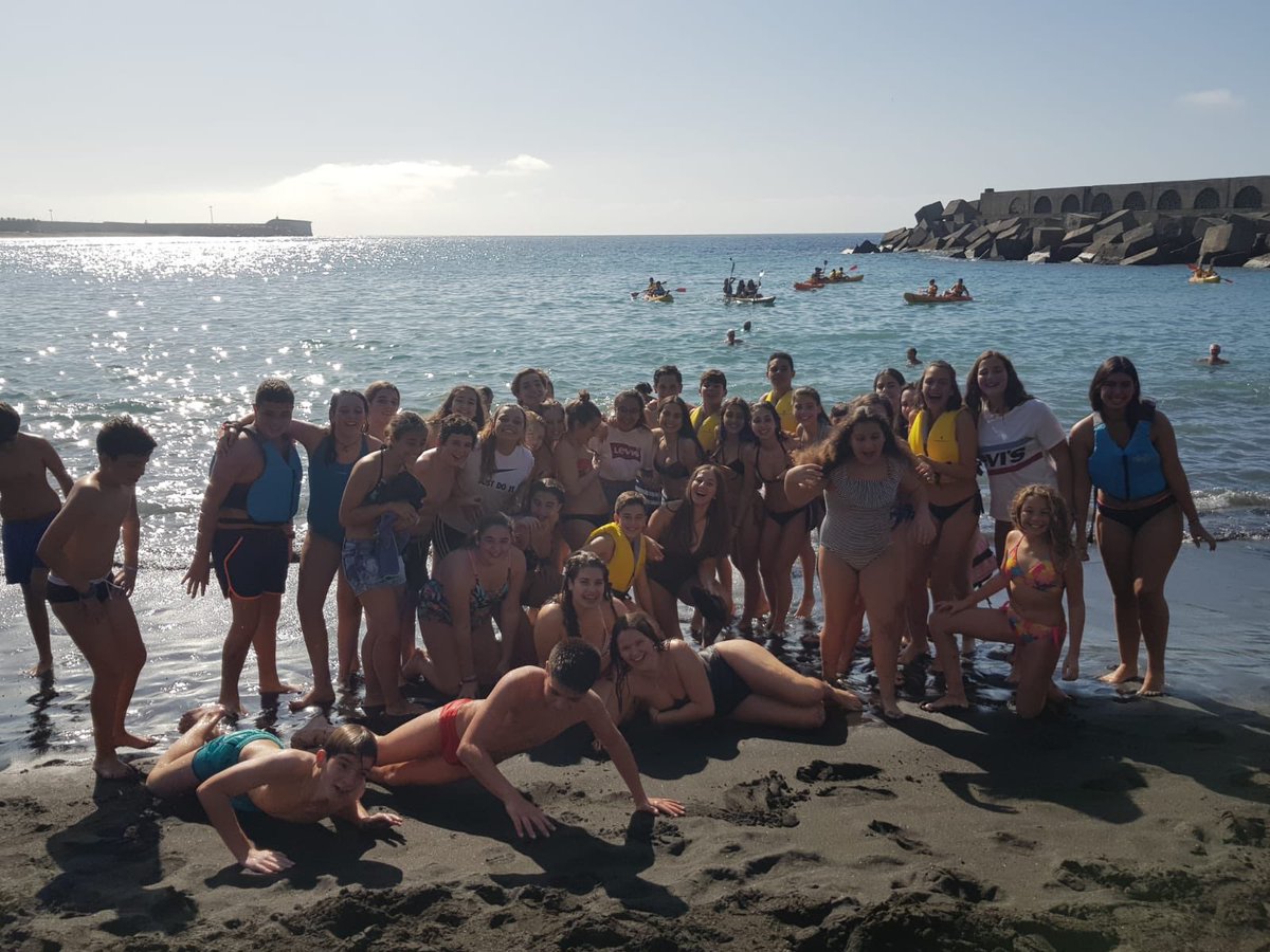 PurezaSantaCruz's tweet photo. Nos siguen llegando noticias del minillar, anoche en una hermosa vigilia se prepararon para vivir hoy juntos la Eucaristía de compromiso.  Además de disfrutar un hermoso día de playa. ¡Viva Foc! https://t.co/x4fO9eH686