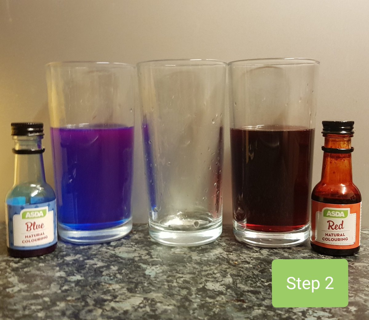 MrWatsonBiology's tweet photo. A kitchen science experiment that can be done with simple household items. It can be done with any colour of food colouring in ๐ #kitchenscience #experiment #scienceforkids #sciencefun #colourfulscience https://t.co/AvrxUoFRUU