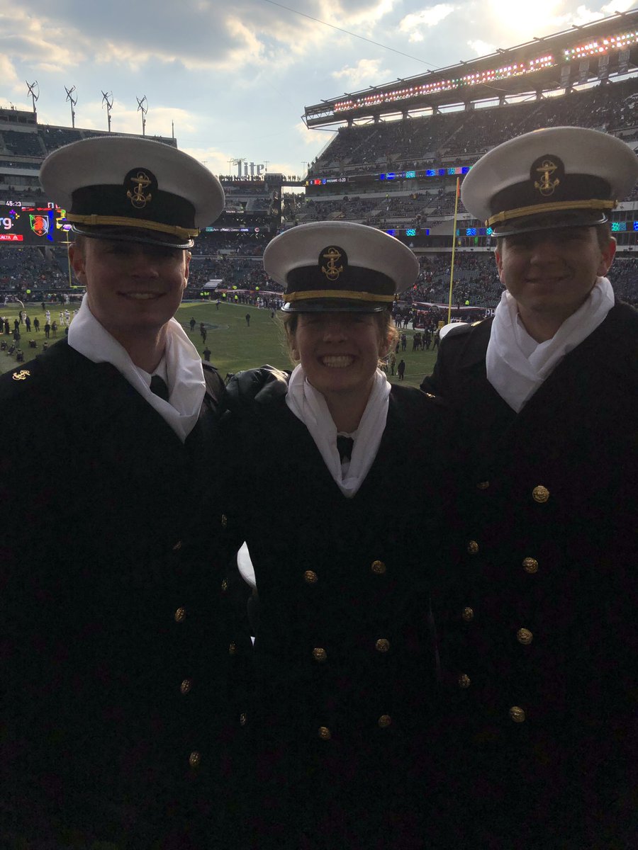 MaddyPasque's tweet photo. Let us meet Mark Wahlberg  @markwahlberg #ArmyNavyGame (section 127/128) https://t.co/aDpFt0lUs2