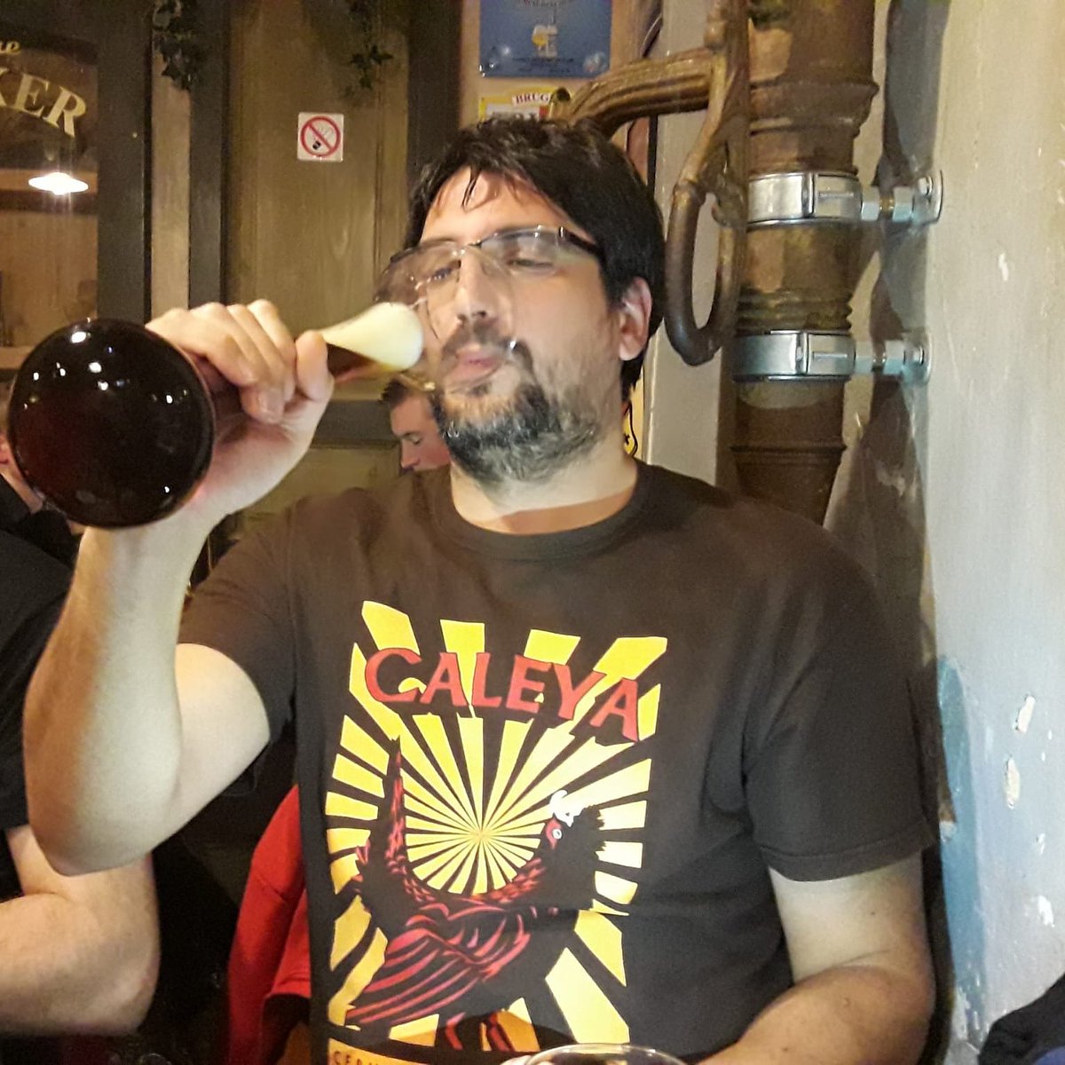 Ese bar de Gante en el que hay que dejar una zapatilla como fianza si te pides este copón... El copon es una chorrada, la carta de cerveza bien merece la pena. #cerveza #beer #beerporn #gante