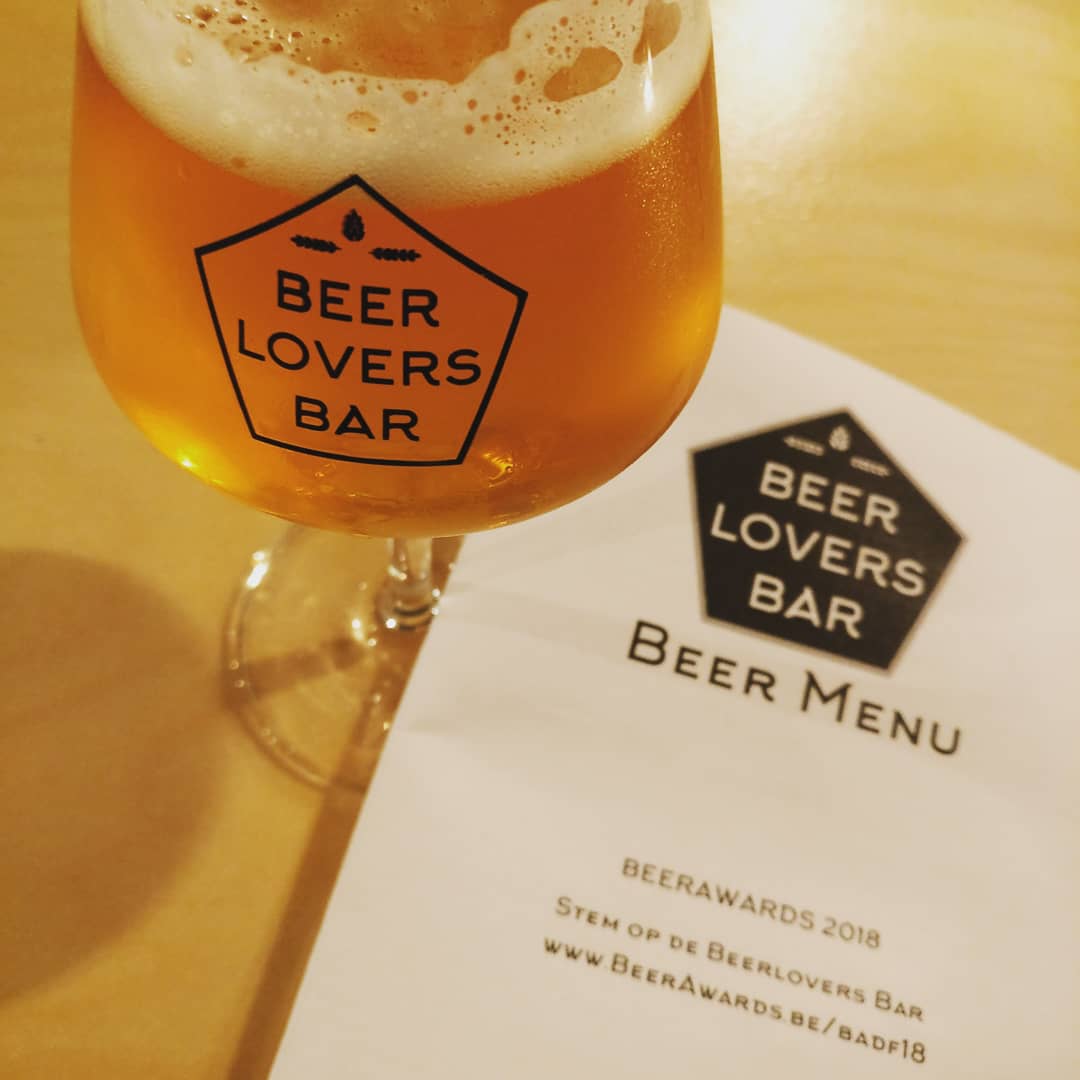 KimOpdurp's tweet photo. We sluiten af bij de BeerloversBar waar ik een #madhopsonacid en een #funkyespresso van @laugarbrewery kies. 
#buurvrouwenbuurvrouw https://t.co/hSOUkn1yNn
