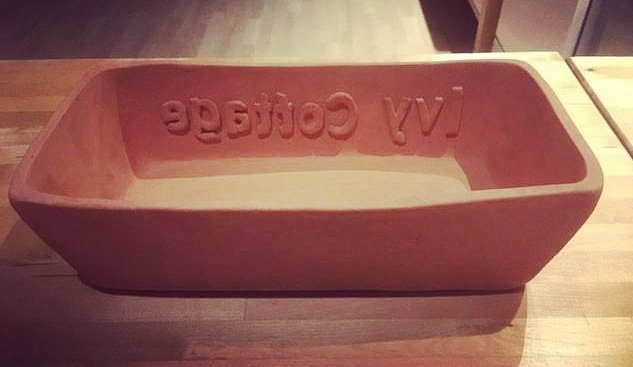 Ivycottagebaker's tweet image. First attempt with #breadpot from @VickyCeramics #handmade #pottery #personalised an #ivycottagebaker white tin #loaf #realbread rather pleased needs practice but promising ☆🍞 #supportsmallbusiness #collaboration