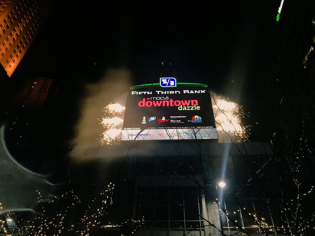 DowntownCincy's tweet photo. Going to SantaCon today? Don’t forget to stop by Fountain Square on your way to the bars to see the last @Macys Downtown Dazzle show of the year! 5:30 choirs start and 6:30 Santa will rappel. See you there!🎅🏽 #santacon #cincysantacon #downtowndazzle #downtowncincy https://t.co/KDbXEYprct