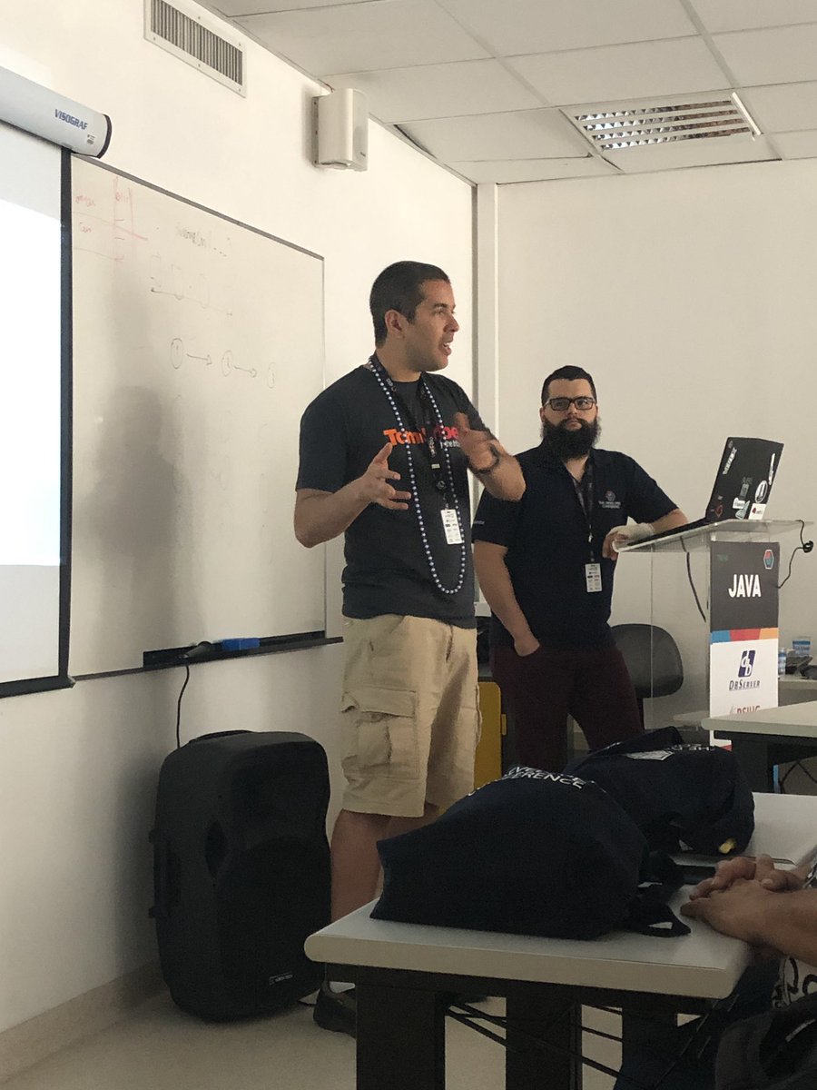 tatianeaguirres's tweet photo. @otaviojava agora na #TrilhaJava #TheDevConf @TheDevConf https://t.co/dXPUdkHB6W