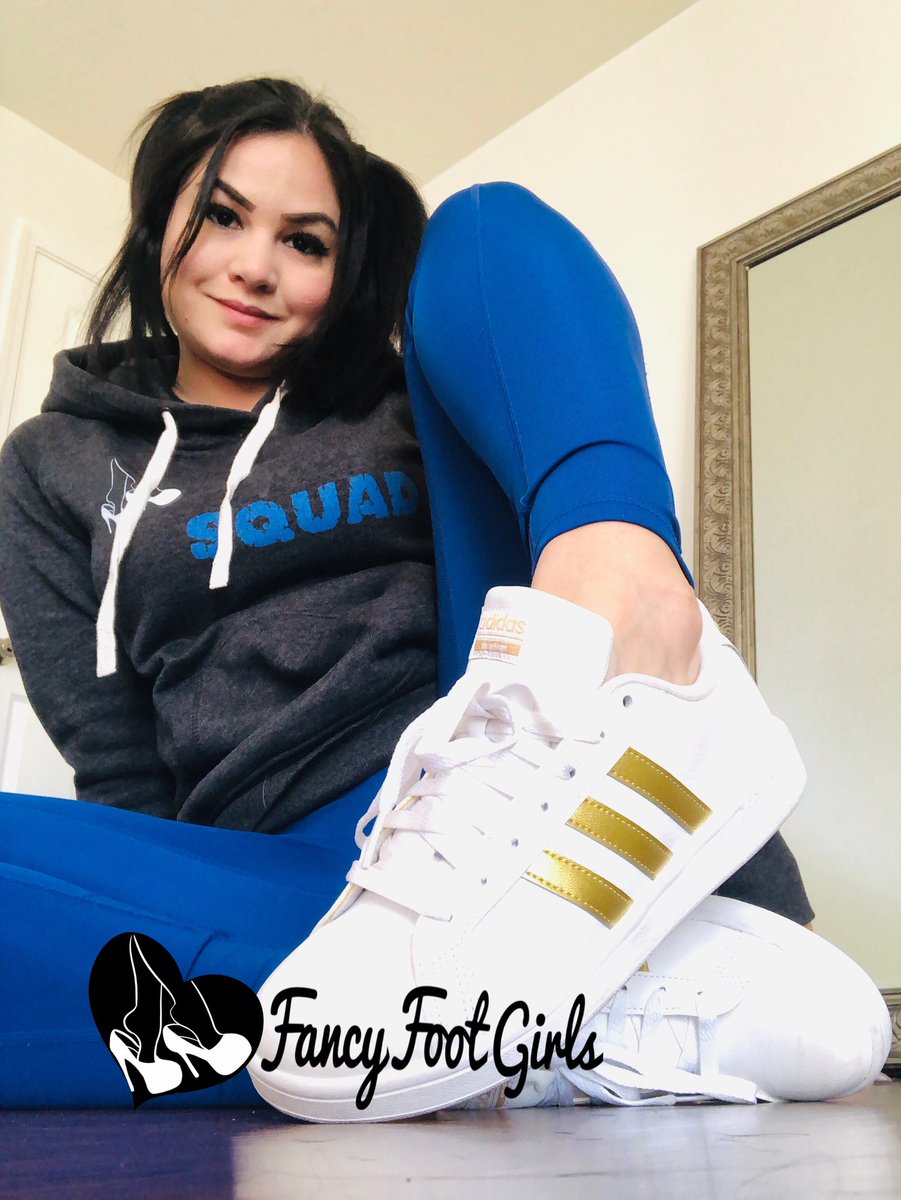 fancyfootgirls's tweet photo. FancyFootGirl @ashleyfancyfeet looking comfy and cozy in our #ffgsquad@hoodie https://t.co/uD7SY3yISH