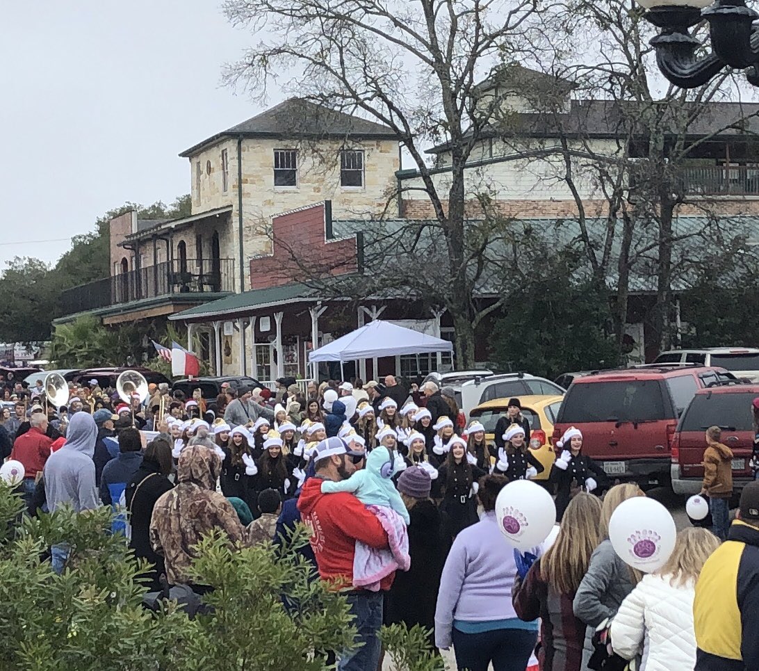 tonicarnie's tweet photo. The Lake Creek Lion Band sounded awesome at the Montgomery Christmas Parade! https://t.co/6xOxj0nQT3