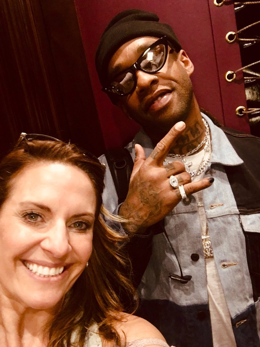 jlsbeach's tweet photo. You never know who is on your floor!
@tydollasign @CromwellVegas @VitalVegas @PostMalone @DraisLV  @RealLoganByrd is jelly!
#cameraready https://t.co/qHDKU4HCt7