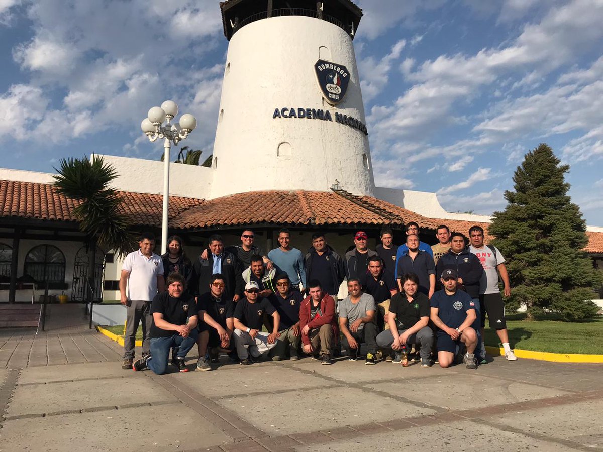 Cuarta_Cbc's tweet photo. El día de ayer regresó la delegación de Castro y @RescateQuellon después de haber sido aprobados en su totalidad del curso de malla Profesional Control de Incendios en la Academia Nacional de Bomberos ubicada en Santiago.
Agradecer Gesto de LATAM a bordo del avión.- https://t.co/NLwRzeyIy7