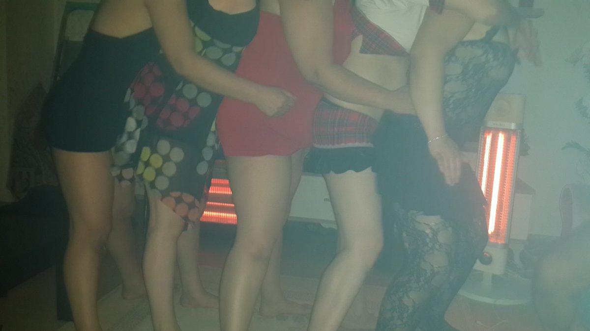 MerveBulut0607's tweet photo. Kaç çift olduk laa bizzz 😜😛😘 https://t.co/C0b1R5ffQT