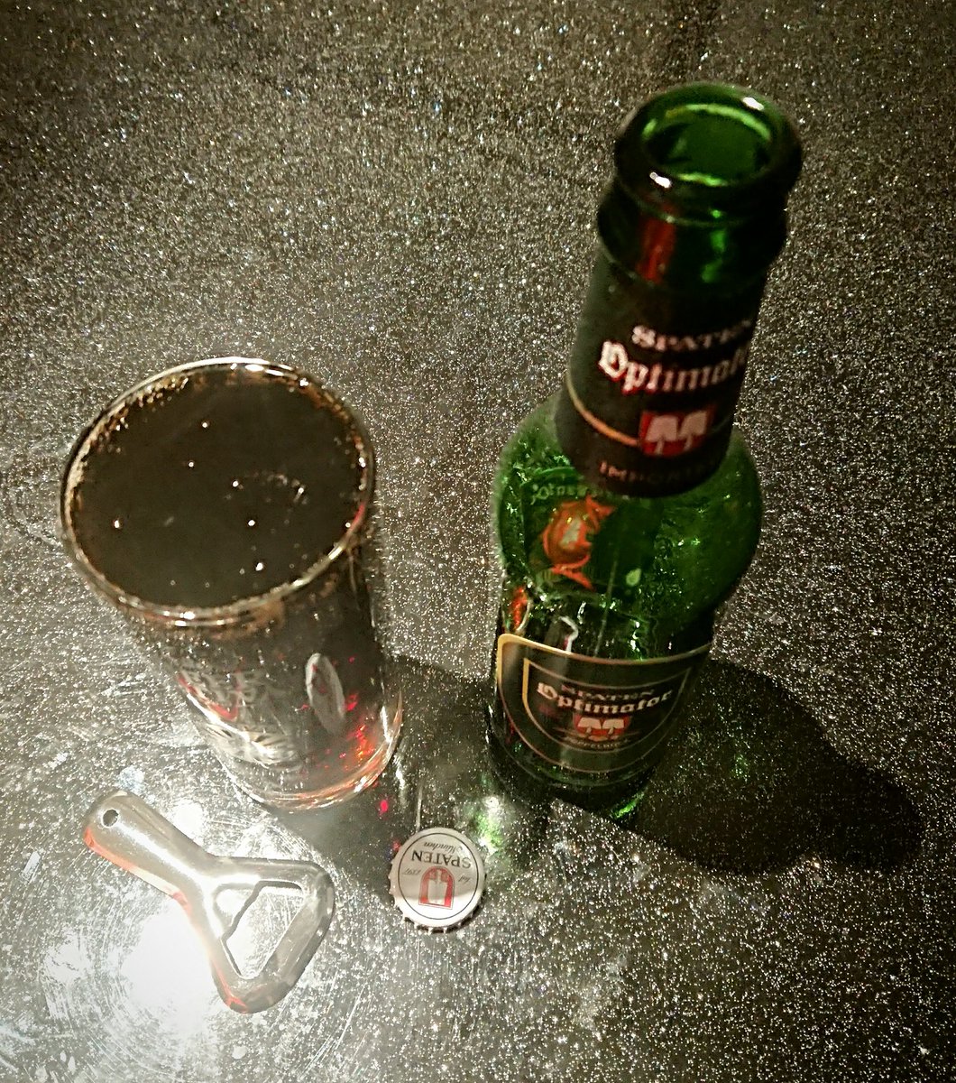 whysports's tweet photo. @TheBeerHawk Day 8 has blended into day 9 and the #Spaten ( #spatenbrewery) offering of #Optimator is a perfect end to my evening.. 
#xmascheers 
I can't help think that the symbol on the cap and label is a middle finder! 🤔 https://t.co/MRg3N8ZvJ3