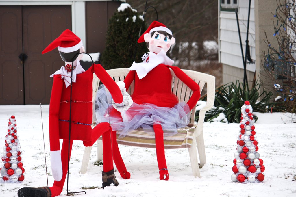 MikeWil32606343's tweet photo. Todays #roadTrip out the barn had me do a U-Turn for another look.... not sure @kimi8 is this an outdoor adult version of #elfontheshelf errrrrrrrr.......... #outdoors #winter2018 #roadsidefun #Christmas2018 https://t.co/TKGUSh6vxB