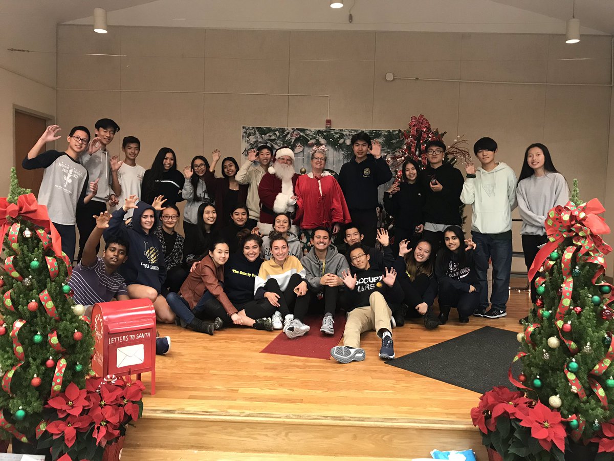 LOHS_NHS's tweet photo. Had a great time helping out at Caryn yesterday! @CarynElementary @CaptGrizzly https://t.co/RAuiWtEZdQ