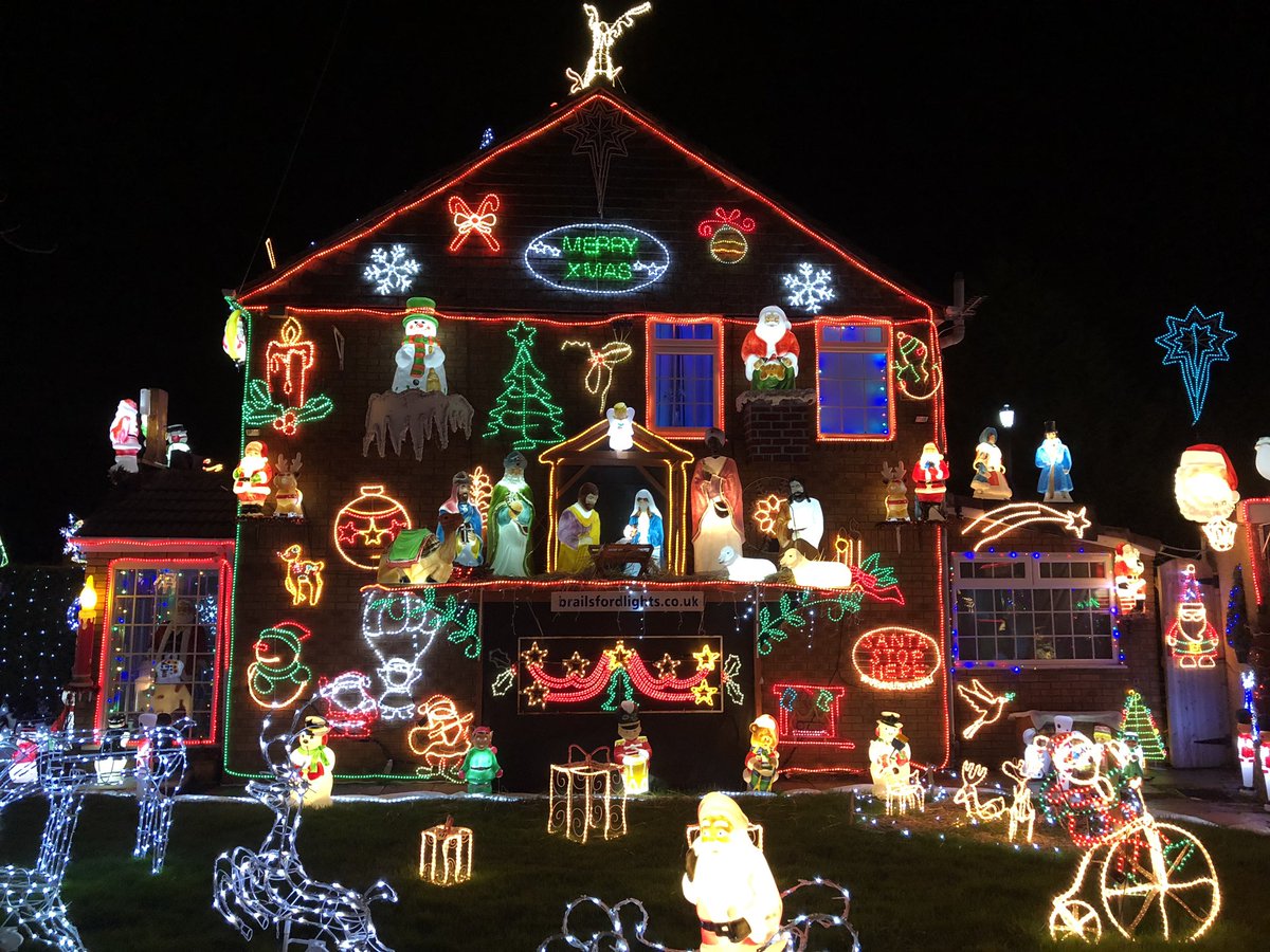 Motorscribe's tweet photo. Did a Christmas lights crawl in Bristol tonight. Amazing the efforts people go to creating and sharing their own wonderland. Don’t think South Africa even has enough electricity to let people do something like this. #WhatLoadShedding https://t.co/5Cy50d0V8e