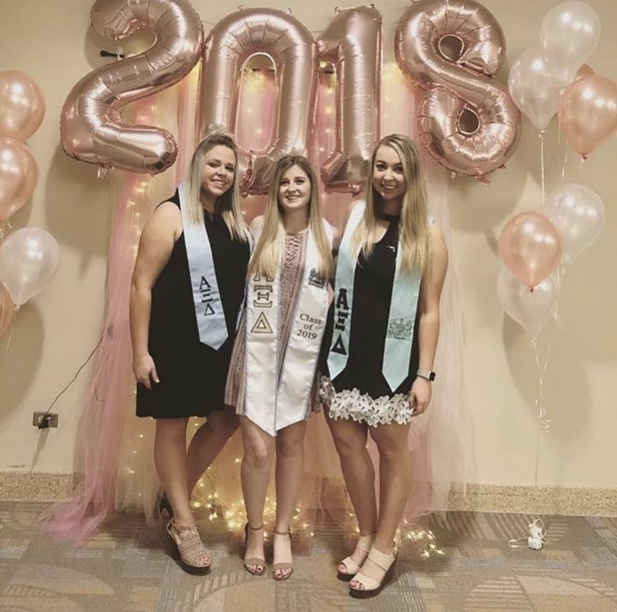 AXiD_ISU's tweet photo. Can’t believe you ladies are moving on, so happy for everything you’ve given us &amp; everything you are about to experience 💕🎓 https://t.co/eembtP9o6Y
