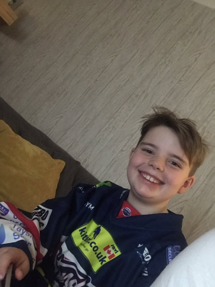 Only_Thomo6's tweet photo. Getting tired, but still going strong!! 😃Let’s have a massive third period and get the 6 in a row we deserve 🔥 #cmonyoustars #dundeestarslive #dundeestars #crosscheckclothing https://t.co/BinIvoAtre