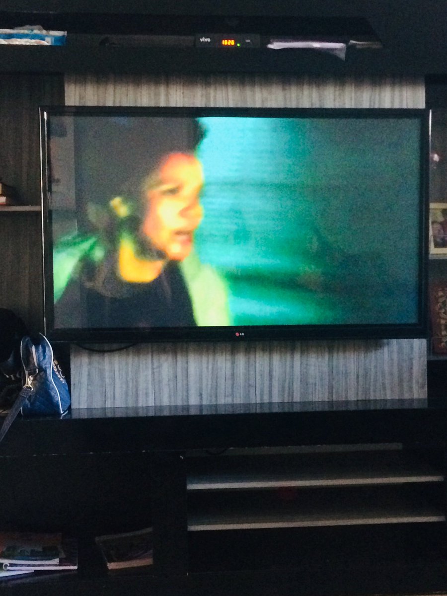 Assistindo um filmaço com os amigos, logo depois de um almoço muito especial.