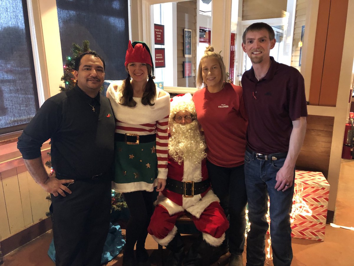 SpencerLong12's tweet photo. Breakfast with Santa today at Chili's Flower Mound! @brianl28 @domperry2 @michaelw0423 @ChilisJobs #CommunityWellbeing #ChilisLove https://t.co/irsxK3ecjg