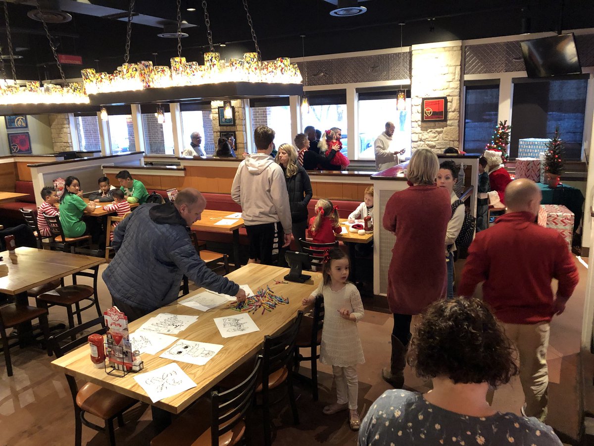 SpencerLong12's tweet photo. Breakfast with Santa today at Chili's Flower Mound! @brianl28 @domperry2 @michaelw0423 @ChilisJobs #CommunityWellbeing #ChilisLove https://t.co/irsxK3ecjg