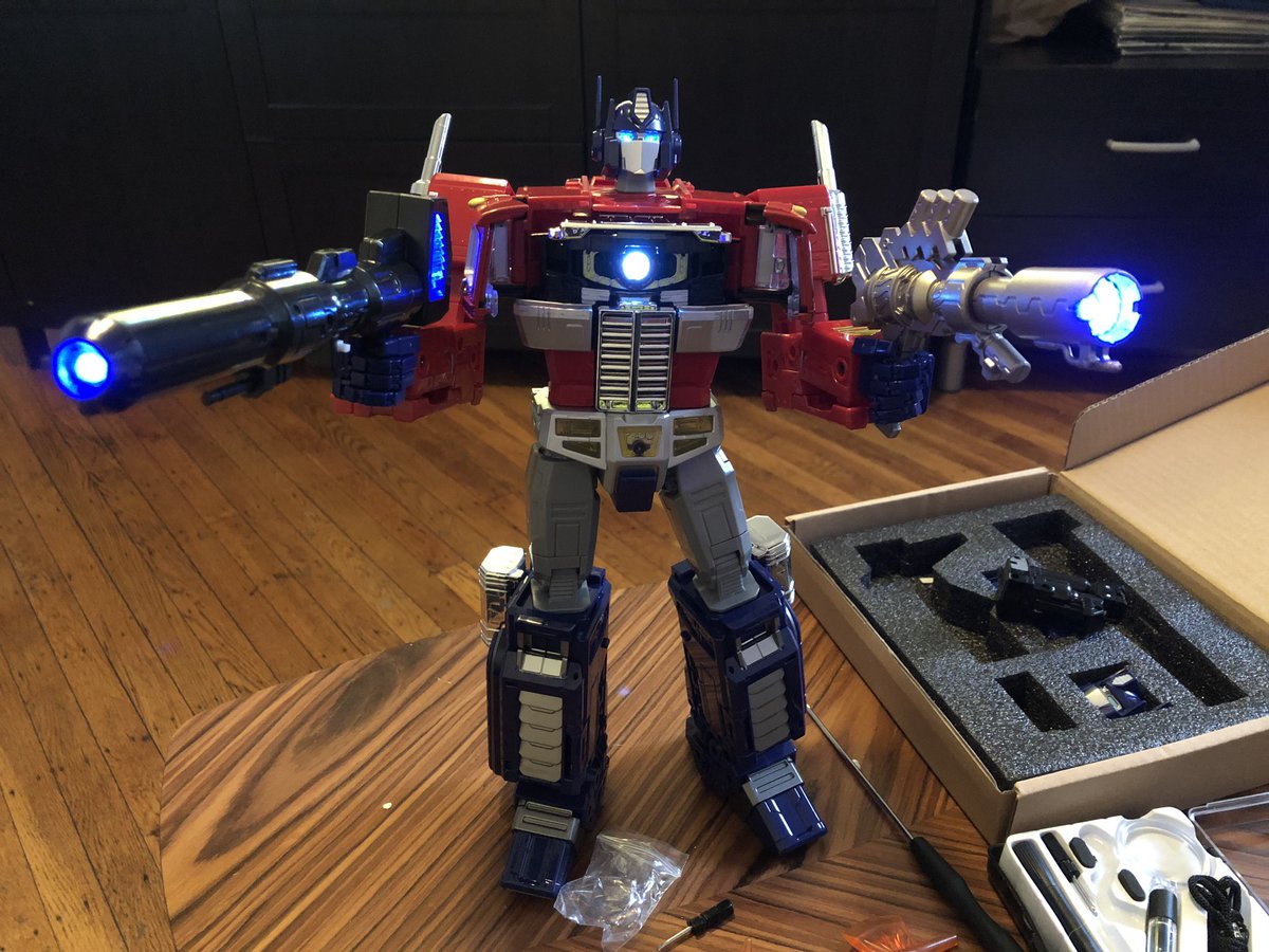 DillenDanger's tweet photo. I'll do a proper photoshoot in the near future #prime #transformers #autobots #mpp10 #bb7Ep01 #mod #upgrade https://t.co/yhnqAdzOMd