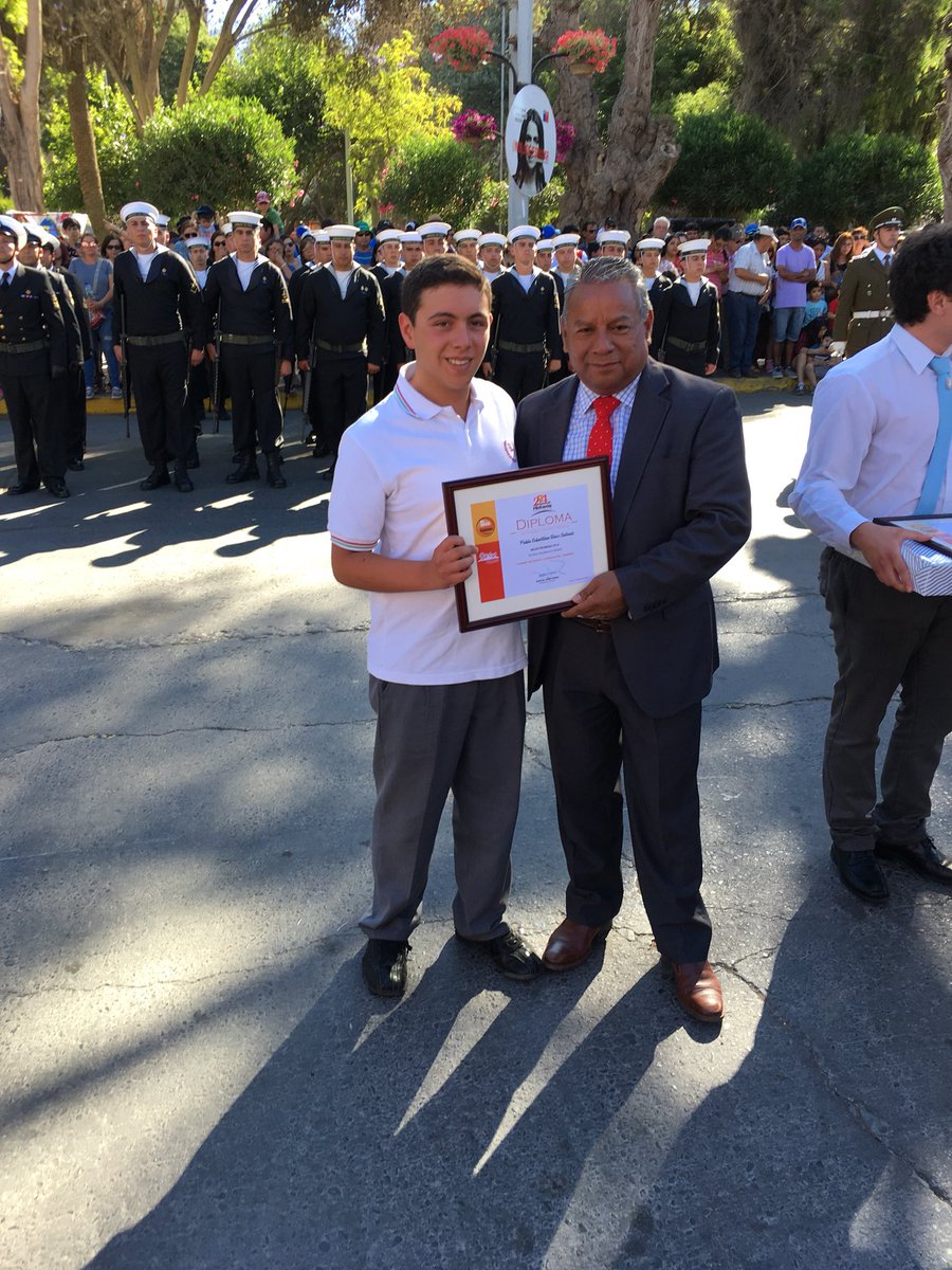 copiapomuni's tweet photo. Felicitamos a los mejores promedios de los establecimientos educacionales de nuestra comuna que está tarde fueron galardonados en el  marco del desfile en honor a los 274 aniversario de #Copiapó https://t.co/1BLZxSdlj9