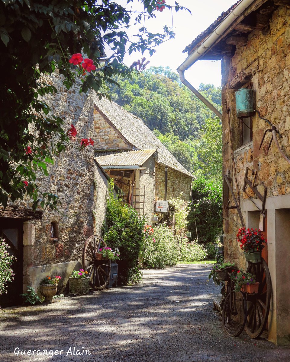 AlainGueranger's tweet photo. Petite #BaladeSympa à #MuretLeChateau dans le #département de l'#Aveyron en #regionsud d'#Occitanie dans le #sud de la #France #MagnifiqueFrance #francemagique #patrimoine #visitfrance #Tourist #tourisme https://t.co/kxS0fUZRGK