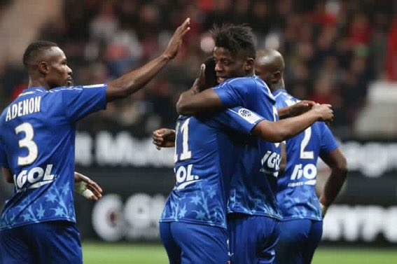 Adenonkhaled3's tweet photo. Grosse performance 💪de toute une Équipe et joie de renouer avec la victoire!!!!#allezAsc💯#Ensemble on va le faire#On y croit tjrs😂💯💪# https://t.co/0c5zIJkS19