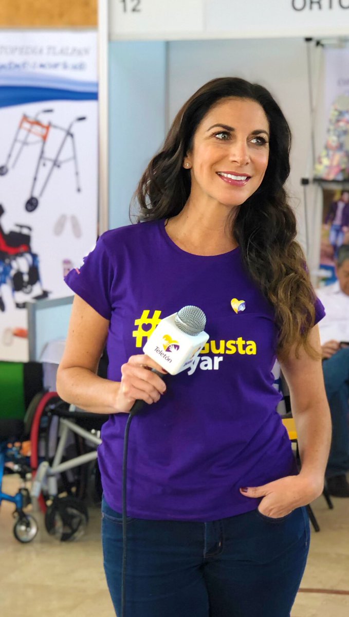 VIVImartinez01's tweet photo. Desde #CritNeza #Teleton2018 #ATiQueTeGustaHacer @TeletonMexico https://t.co/6RSs9BmQdI