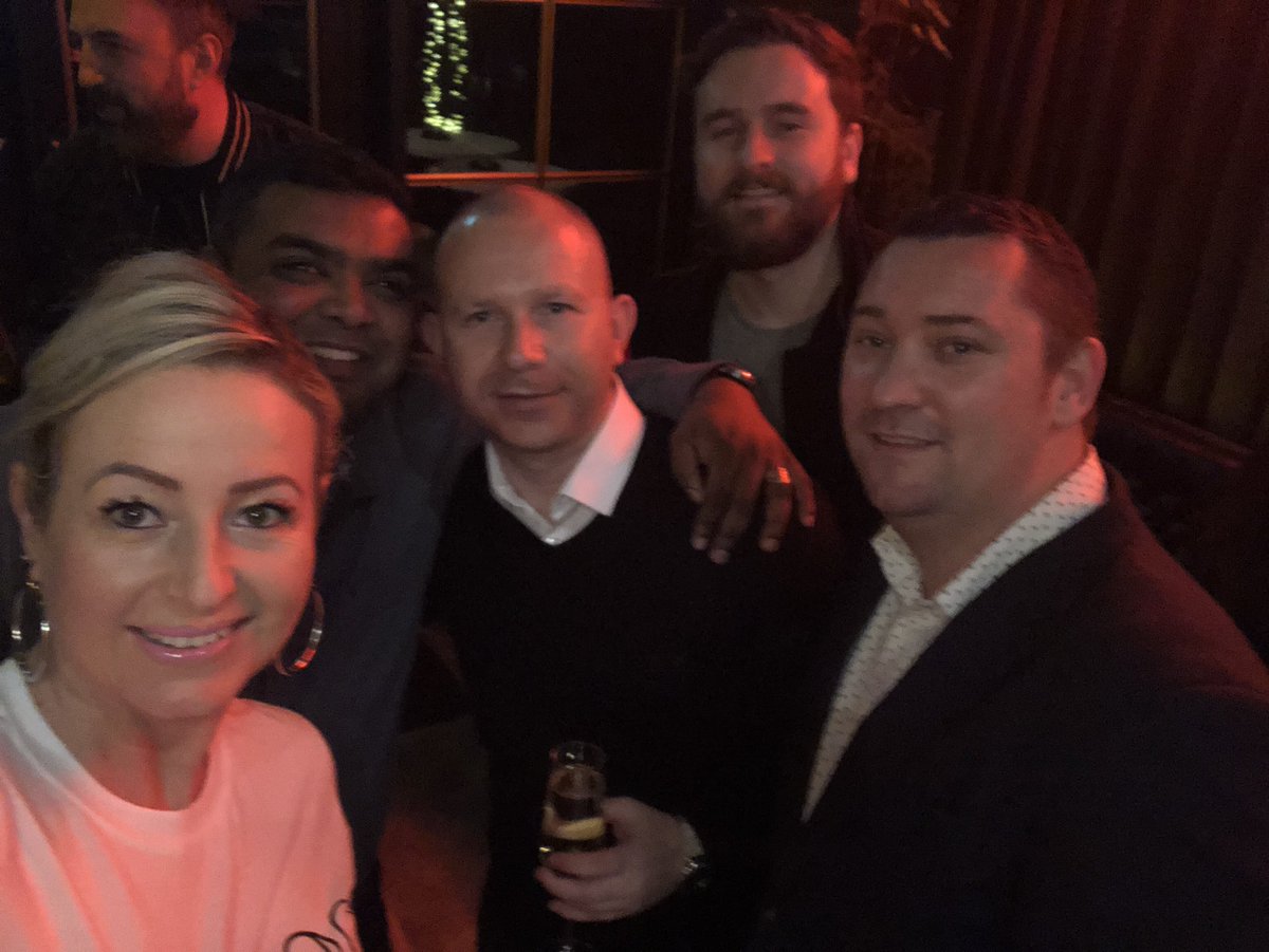 TheNicoladeBeer's tweet photo. Dressed to impress amazing teams - driven; focused and fabulous! @FMIHeadOffice @ElectricIreland @VirginMediaIE @petefreeman82 @asalter75 #PeoplePower https://t.co/OYSE2HUKIE