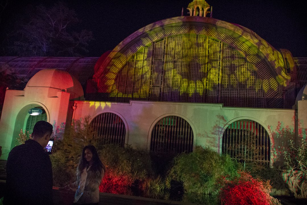 DecemberNights's tweet image. December Nights has endless opportunities for the perfect selfie, but, just a reminder, don't walk and post at the same time! Look up and around. Ask a friend to take a photo. Stop to the side. Safety first! #DecemberNights2018