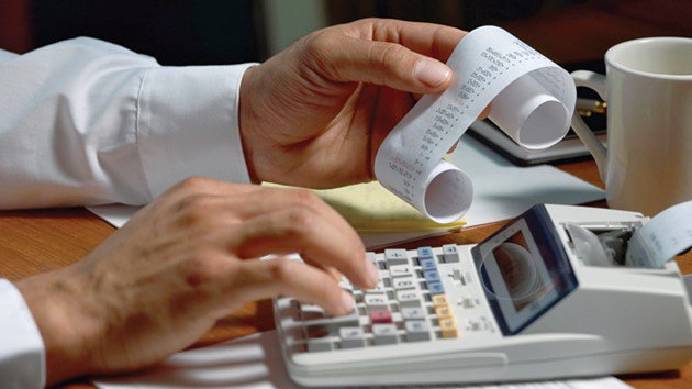 Local debt help expert cautions against overspending during holiday season dlvr.it/Qt989t https://t.co/P52rSn0CuW