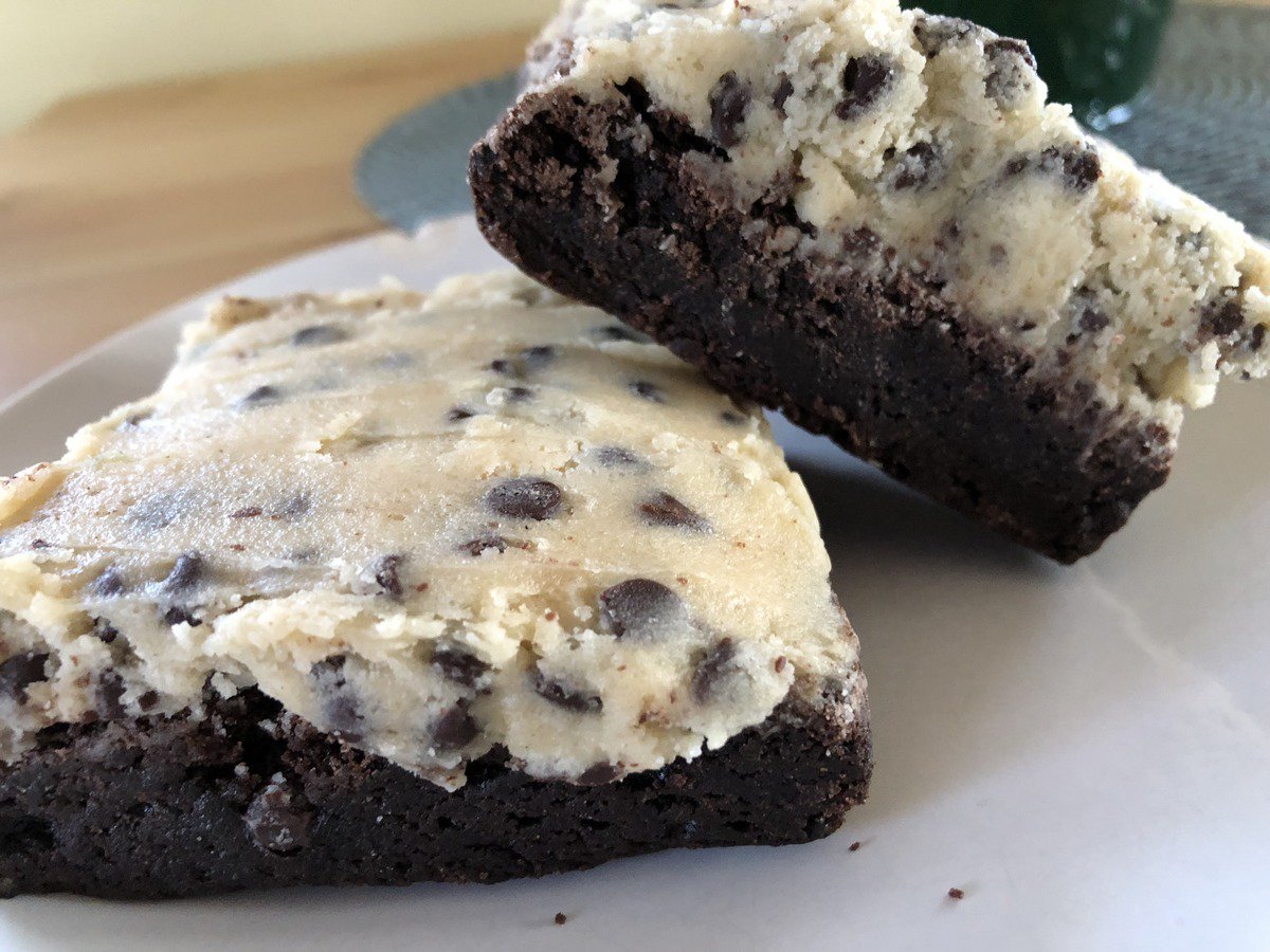 gbkgwyneth's tweet photo. Happy #NationalBrownieDay! Sweet treats from #holeinonedonuts. #CapeCod https://t.co/FQxcDND9RG