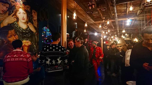 Christmas vibes! 🎄

#Christmas #Christmastree #christmasspirit #cosy #lights #fancydress #party #people #enjoy #bristol247 #bristol #bristoldrinks #MulledWine#MulledCider #warm #fun ift.tt/2zIN76f