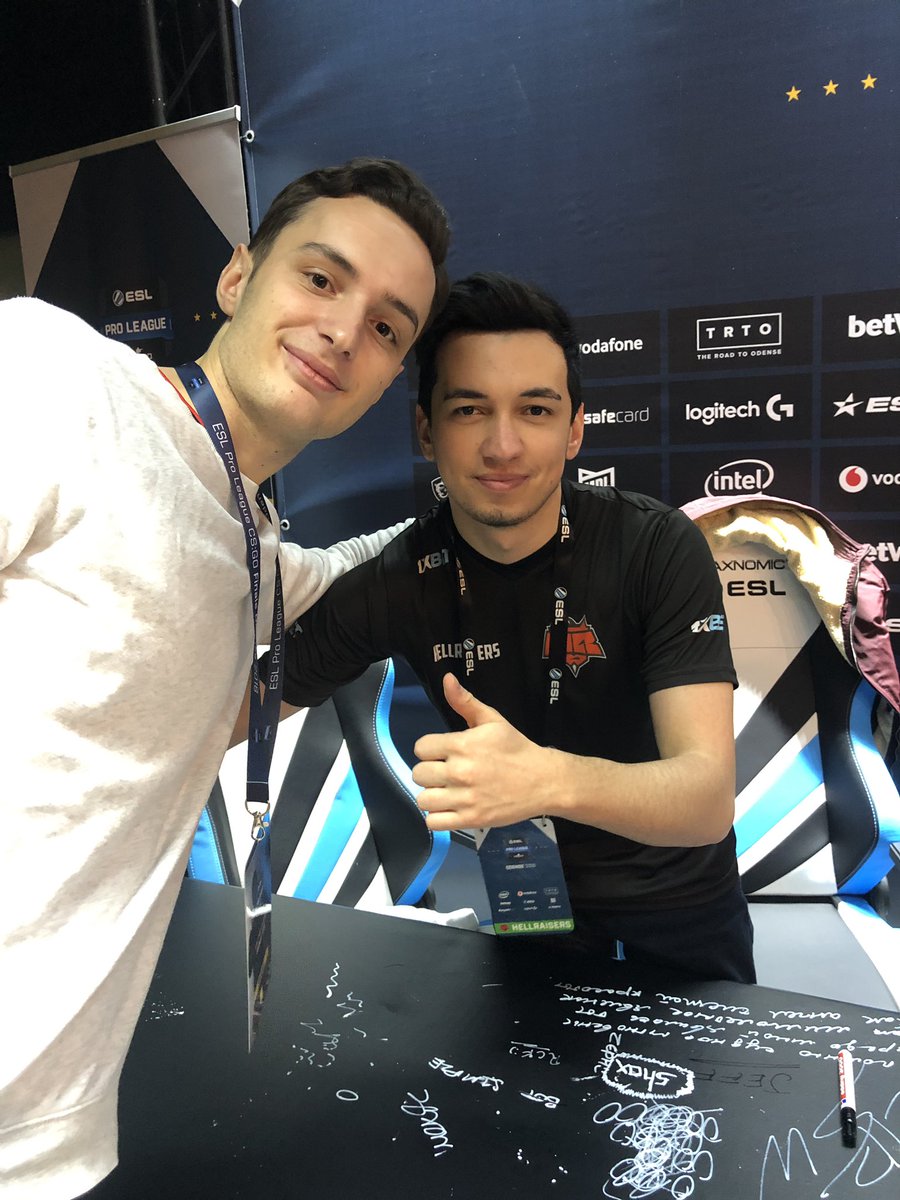 ardit_cs's tweet image. Met @w0xic here at @ESLCS Odense. What a nice guy. Thank you for the pic ❤️