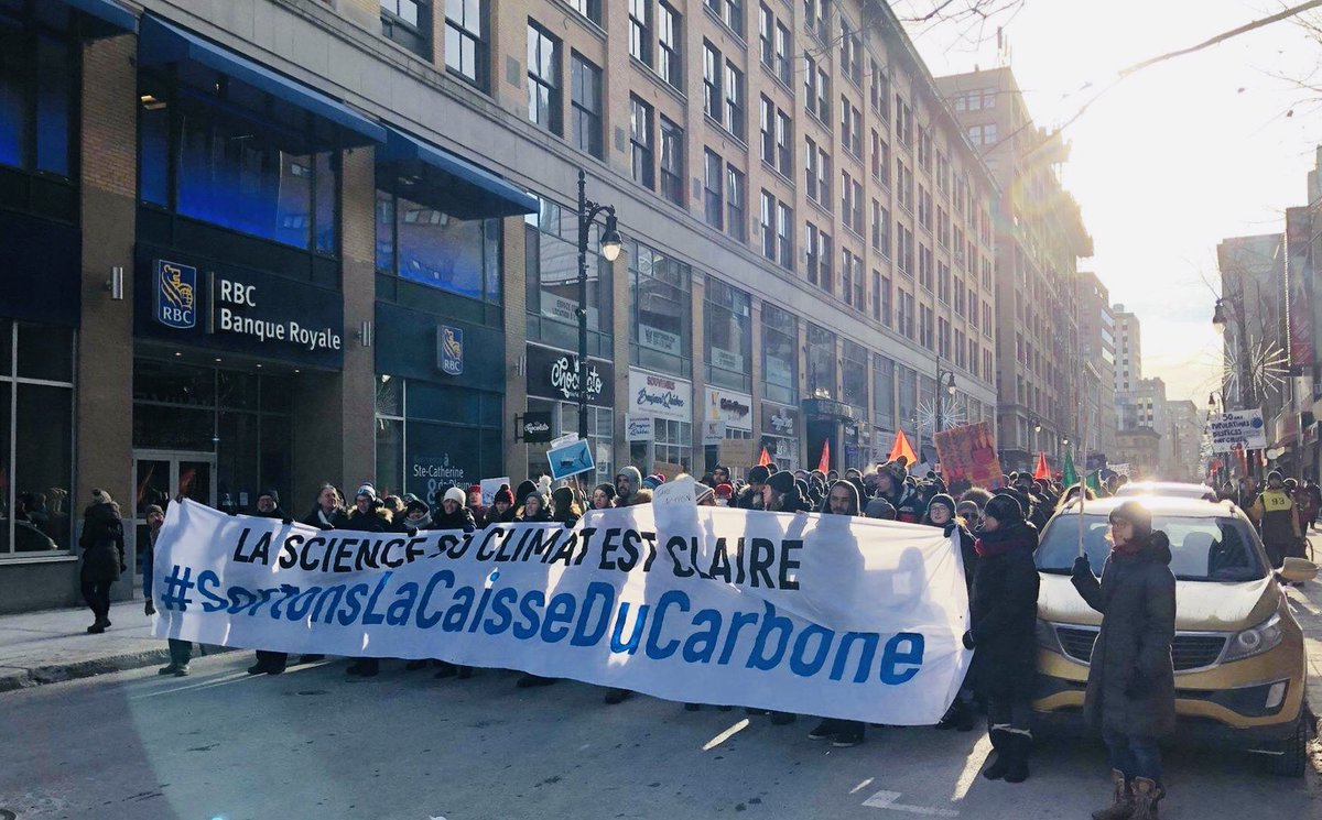 greenpeaceQC's tweet photo. Nous étions aujourd’hui à la marche mondiale Climate alarm de la Planète s’invite au Parlement. 175 marches ont lieu aujourd’hui à travers le globe pour sonne l’urgence climatique. #SortonsLaCaisseDucarbone #ClimatAlarm #climat https://t.co/VMG4FJEkMS