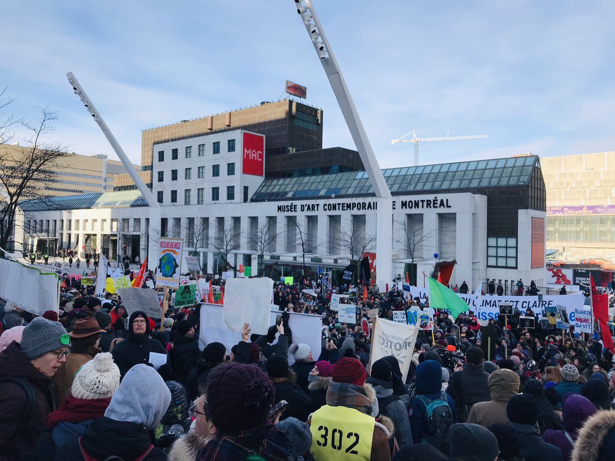 greenpeaceQC's tweet photo. Nous étions aujourd’hui à la marche mondiale Climate alarm de la Planète s’invite au Parlement. 175 marches ont lieu aujourd’hui à travers le globe pour sonne l’urgence climatique. #SortonsLaCaisseDucarbone #ClimatAlarm #climat https://t.co/VMG4FJEkMS
