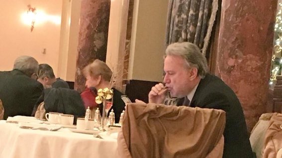 sam_spade23's tweet image. Στην γειτονιά μου την παλιά ειχα έναν φίλο που ήξερε Κ έπαιζε τ’ακορντεόν..